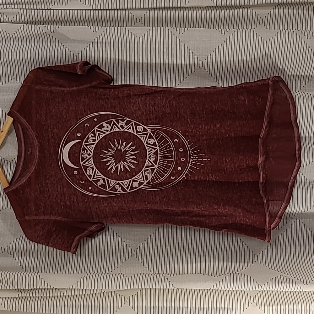 Zoe + Liv, heathered wine color with boho zodiac print, super soft t-shirt, XS